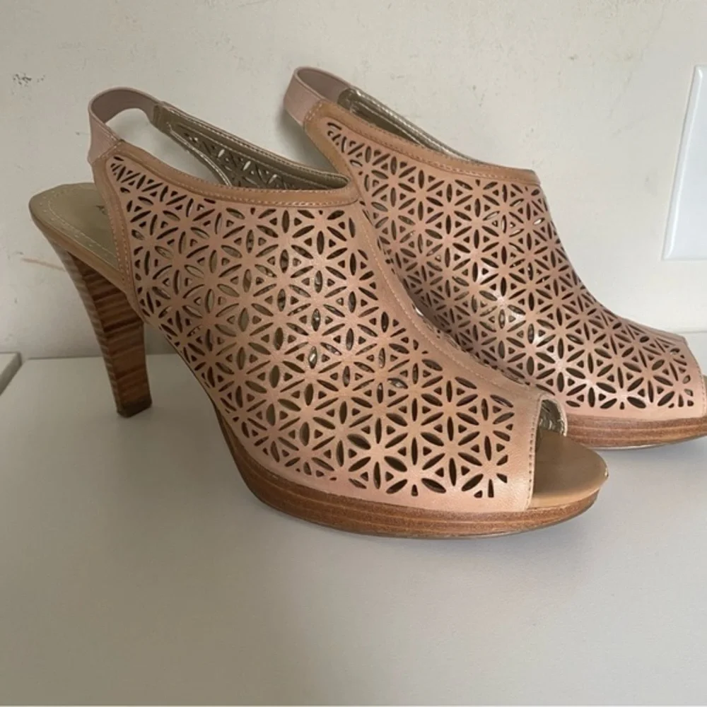 Adrienne Vittadini Nude Laser Cut Leather Heeled Platform Sandal Heels S…